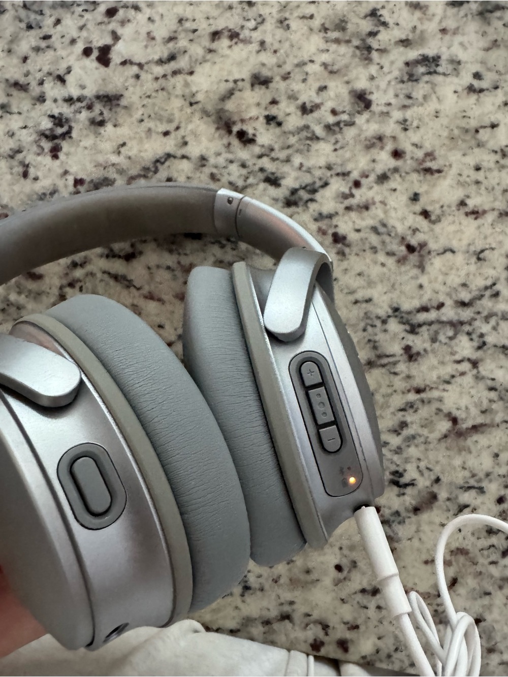 Bose Silver Over-Ear Wireless Noise-Cancelling Headphones - Picture 8 of 8